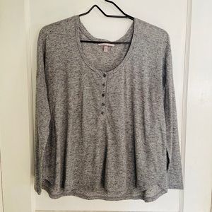Gray long sleeve shirt